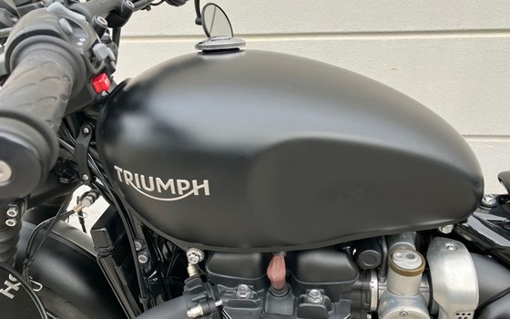Gebrauchtmotorrad Triumph Bonneville Bobber Black - Bild 3 Gebrauchtmotorrad Triumph Bonneville Bobber Black - Bild 3