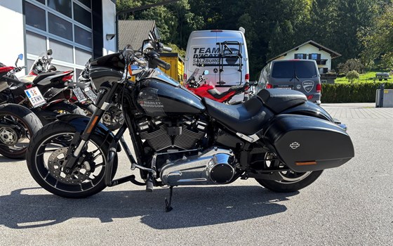 Gebrauchtmotorrad Harley-Davidson Softail Sport Glide FLSB - Bild 2