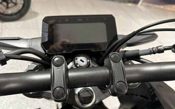 Gebrauchtmotorrad Honda CB125R - Bild 6