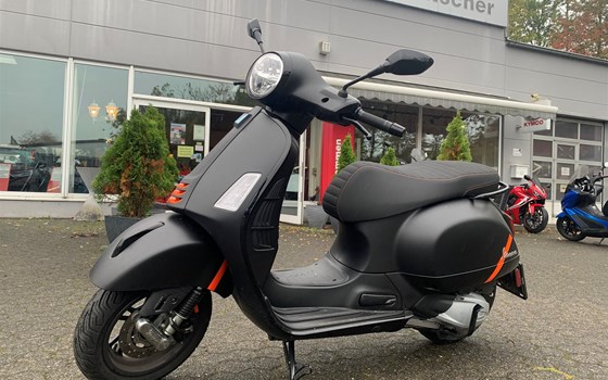 Gebrauchtmotorrad Vespa GTS 300 hpe - Bild 1