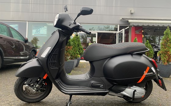 Gebrauchtmotorrad Vespa GTS 300 hpe - Bild 2