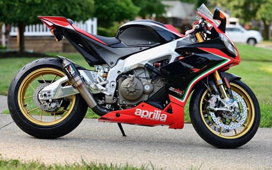 Gebrauchtmotorrad Aprilia RSV 4 Factory - Bild 1 Gebrauchtmotorrad Aprilia RSV 4 Factory - Bild 1
