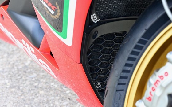 Gebrauchtmotorrad Aprilia RSV 4 Factory - Bild 12 Gebrauchtmotorrad Aprilia RSV 4 Factory - Bild 12