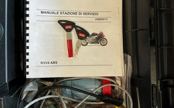 Gebrauchtmotorrad Aprilia RSV 4 Factory - Bild 13 Gebrauchtmotorrad Aprilia RSV 4 Factory - Bild 13