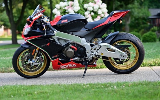 Gebrauchtmotorrad Aprilia RSV 4 Factory - Bild 3 Gebrauchtmotorrad Aprilia RSV 4 Factory - Bild 3