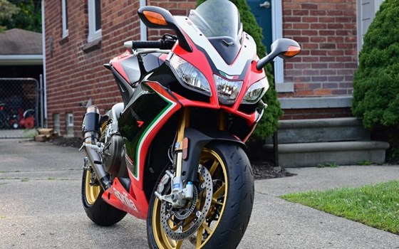 Gebrauchtmotorrad Aprilia RSV 4 Factory - Bild 5 Gebrauchtmotorrad Aprilia RSV 4 Factory - Bild 5