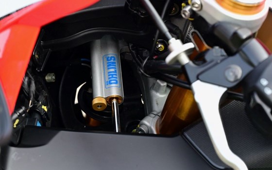 Gebrauchtmotorrad Aprilia RSV 4 Factory - Bild 6 Gebrauchtmotorrad Aprilia RSV 4 Factory - Bild 6