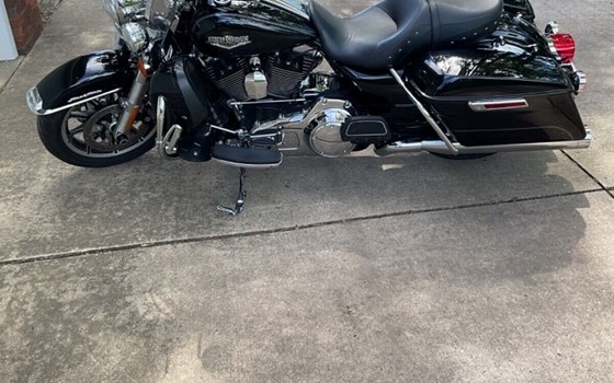 Gebrauchtmotorrad Harley-Davidson Road King Custom FLHRS - Bild 1 Gebrauchtmotorrad Harley-Davidson Road King Custom FLHRS - Bild 1