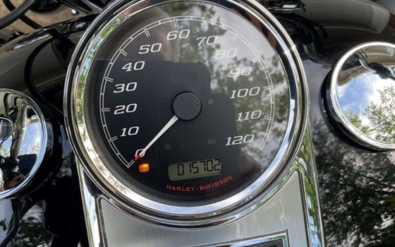 Gebrauchtmotorrad Harley-Davidson Road King Custom FLHRS - Bild 3 Gebrauchtmotorrad Harley-Davidson Road King Custom FLHRS - Bild 3
