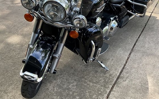Gebrauchtmotorrad Harley-Davidson Road King Custom FLHRS - Bild 6 Gebrauchtmotorrad Harley-Davidson Road King Custom FLHRS - Bild 6