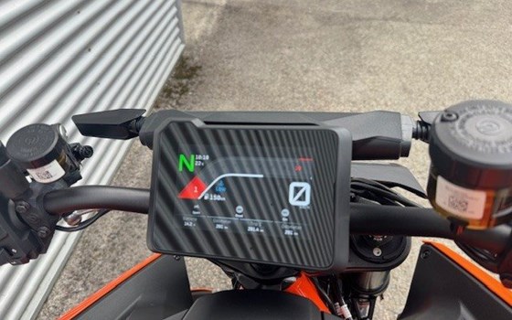 Gebrauchtmotorrad KTM 1390 Super Duke R - Bild 4 Gebrauchtmotorrad KTM 1390 Super Duke R - Bild 4