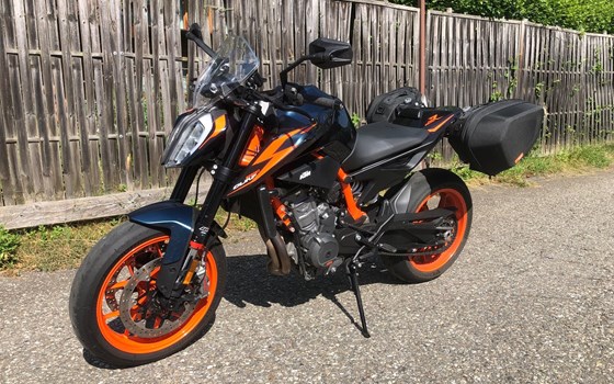 Gebrauchtmotorrad KTM 890 Duke R - Bild 1 Gebrauchtmotorrad KTM 890 Duke R - Bild 1