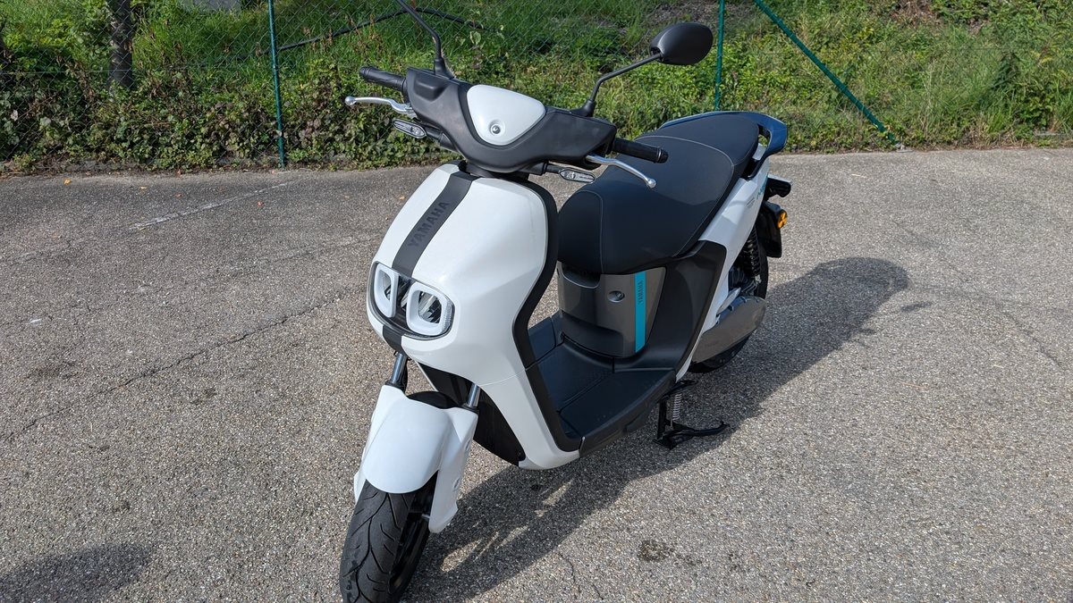 Yamaha NEO's Dual Battery