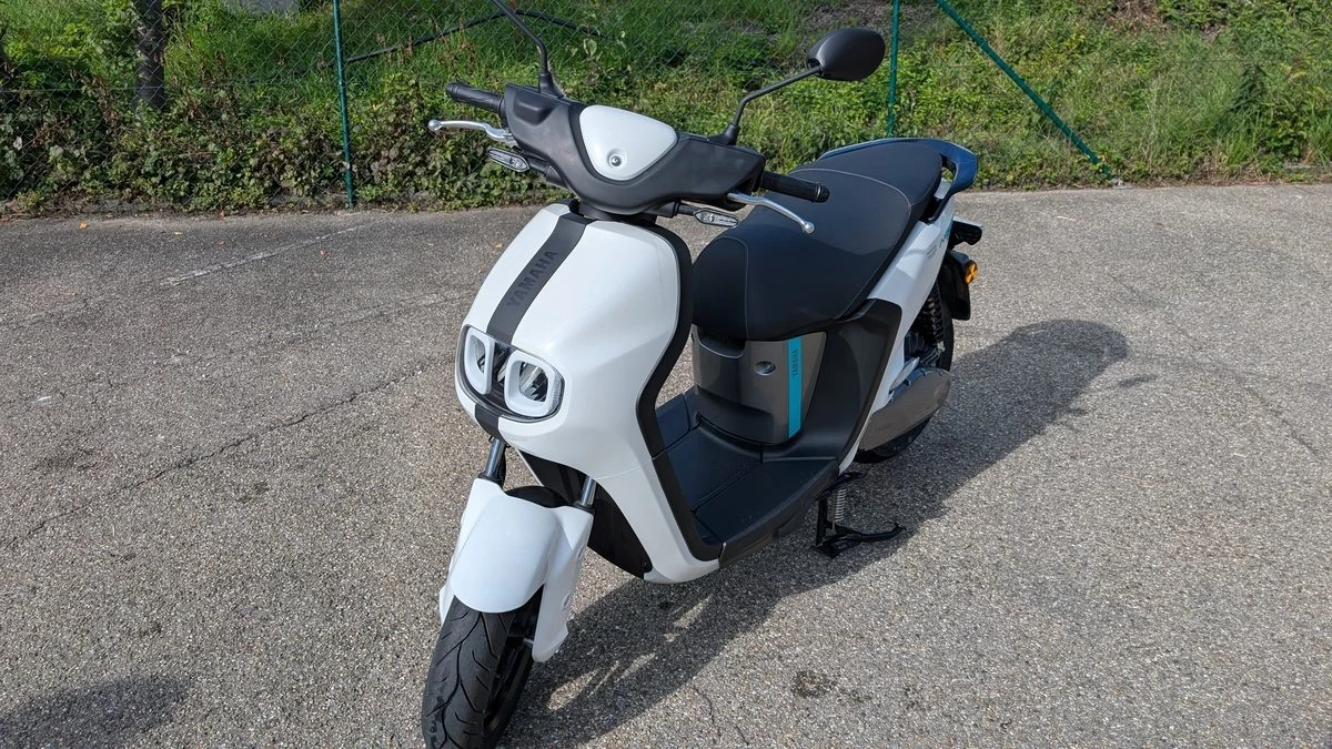Yamaha NEO's Dual Battery