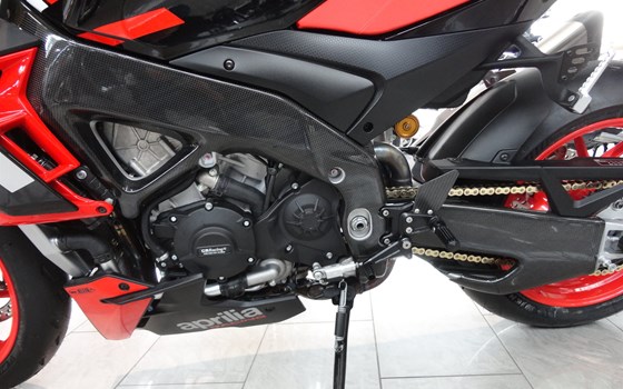 Gebrauchtmotorrad Aprilia Tuono V4 1100 Factory - Bild 4 Gebrauchtmotorrad Aprilia Tuono V4 1100 Factory - Bild 4