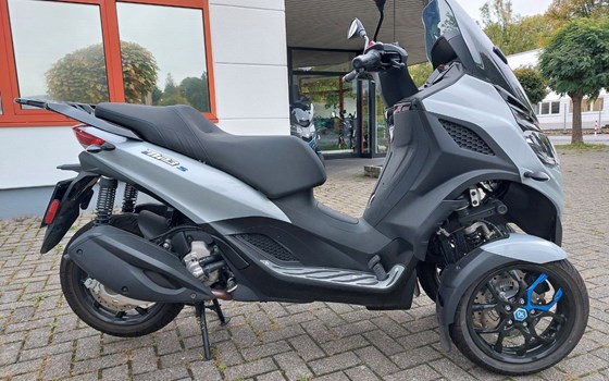 Gebrauchtmotorrad Piaggio MP3 300 Sport - Bild 6