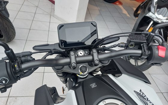 Gebrauchtmotorrad Honda CB125R - Bild 4