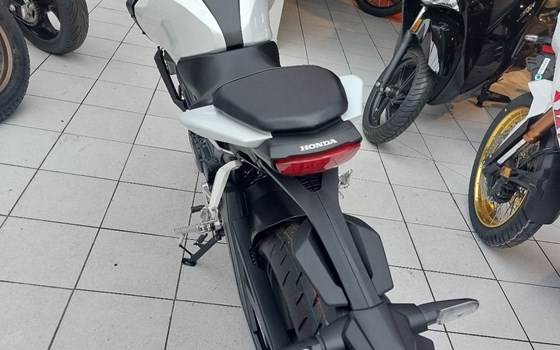 Gebrauchtmotorrad Honda CB125R - Bild 5