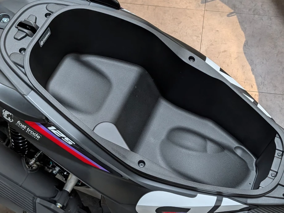 Angebot Aprilia SR GT Replica 125 Bild 8: Angebot Aprilia SR GT Replica 125