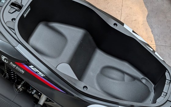 Neufahrzeug Aprilia SR GT Replica 125 - Bild 8