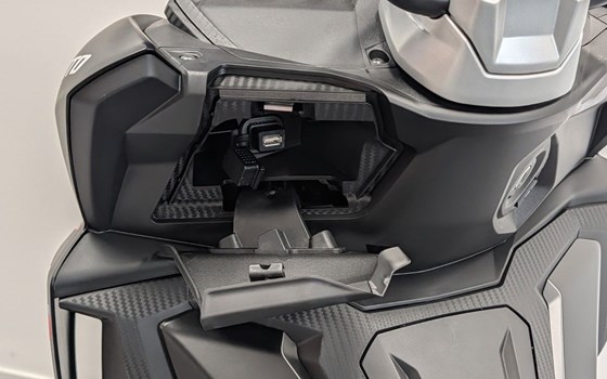 Neufahrzeug Aprilia SR GT Replica 125 - Bild 9