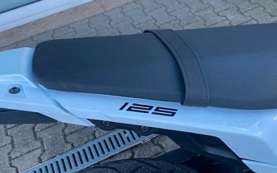 Neufahrzeug KTM 125 SMC R - Bild 8