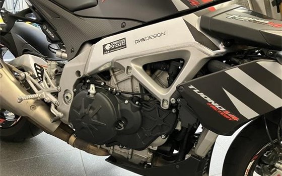 Gebrauchtmotorrad Aprilia Tuono V4 1100 Factory - Bild 11 Gebrauchtmotorrad Aprilia Tuono V4 1100 Factory - Bild 11