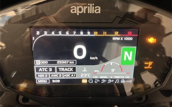 Gebrauchtmotorrad Aprilia Tuono V4 1100 Factory - Bild 7 Gebrauchtmotorrad Aprilia Tuono V4 1100 Factory - Bild 7