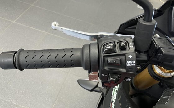 Gebrauchtmotorrad Aprilia Tuono V4 1100 Factory - Bild 8