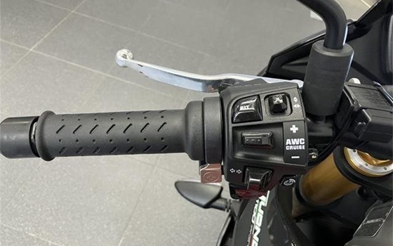 Gebrauchtmotorrad Aprilia Tuono V4 1100 Factory - Bild 9