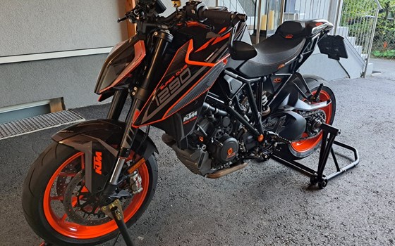 Gebrauchtmotorrad KTM 1290 Super Duke R - Bild 1 Gebrauchtmotorrad KTM 1290 Super Duke R - Bild 1
