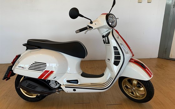 Gebrauchtmotorrad Vespa GTS 300 Super Racing Sixties - Bild 3 Gebrauchtmotorrad Vespa GTS 300 Super Racing Sixties - Bild 3