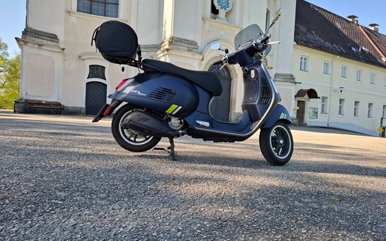 Gebrauchtmotorrad Vespa GTS 300 hpe Super Tech - Bild 1 Gebrauchtmotorrad Vespa GTS 300 hpe Super Tech - Bild 1