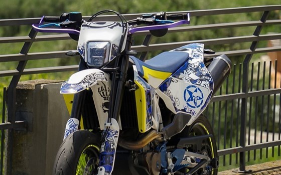 Gebrauchtmotorrad Husqvarna 701 Supermoto - Bild 1
