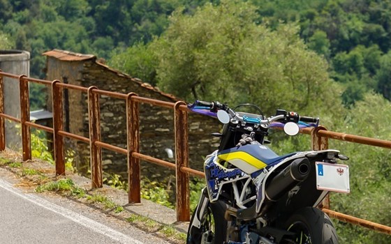 Gebrauchtmotorrad Husqvarna 701 Supermoto - Bild 2