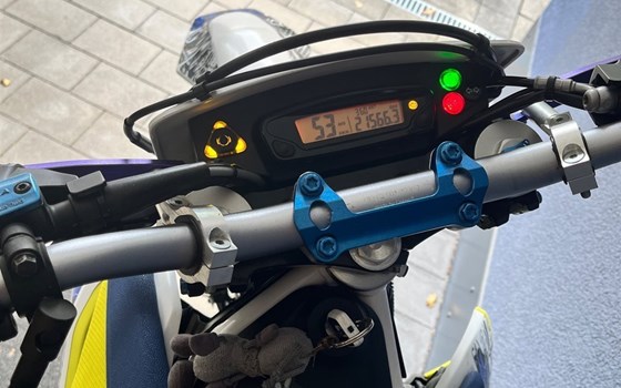 Gebrauchtmotorrad Husqvarna 701 Supermoto - Bild 7