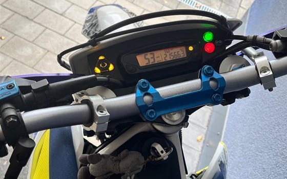 Gebrauchtmotorrad Husqvarna 701 Supermoto - Bild 7