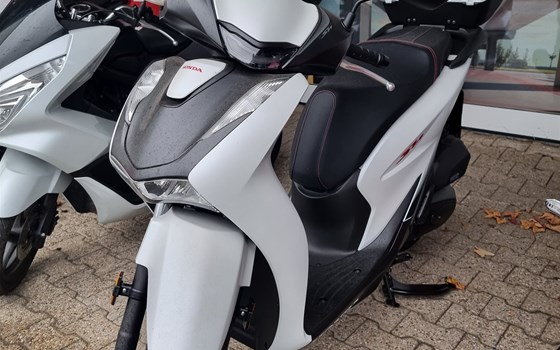 Gebrauchtmotorrad Honda SH125i - Bild 1