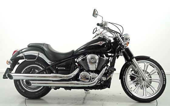 Motorrad Occasion Kawasaki VN 900 Custom - Bild 4