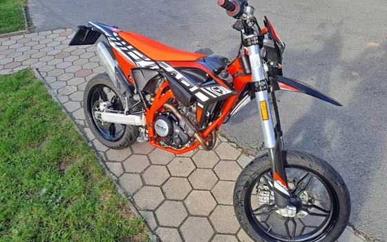 Gebrauchtmotorrad Beta RR Motard 125 4T LC - Bild 4 Gebrauchtmotorrad Beta RR Motard 125 4T LC - Bild 4