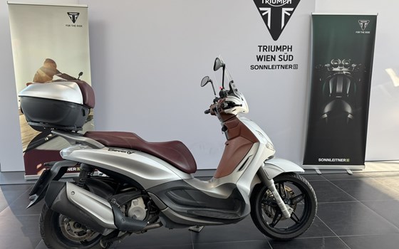 Gebrauchtmotorrad Piaggio Beverly 350ie Sport Touring - Bild 2 Gebrauchtmotorrad Piaggio Beverly 350ie Sport Touring - Bild 2