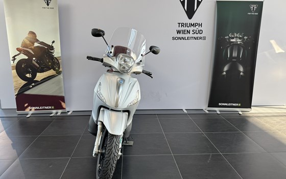 Gebrauchtmotorrad Piaggio Beverly 350ie Sport Touring - Bild 3 Gebrauchtmotorrad Piaggio Beverly 350ie Sport Touring - Bild 3