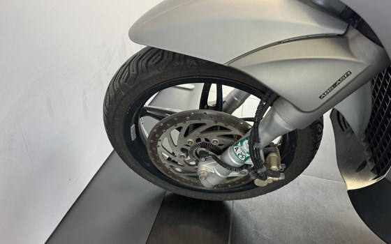 Gebrauchtmotorrad Piaggio Beverly 350ie Sport Touring - Bild 5 Gebrauchtmotorrad Piaggio Beverly 350ie Sport Touring - Bild 5