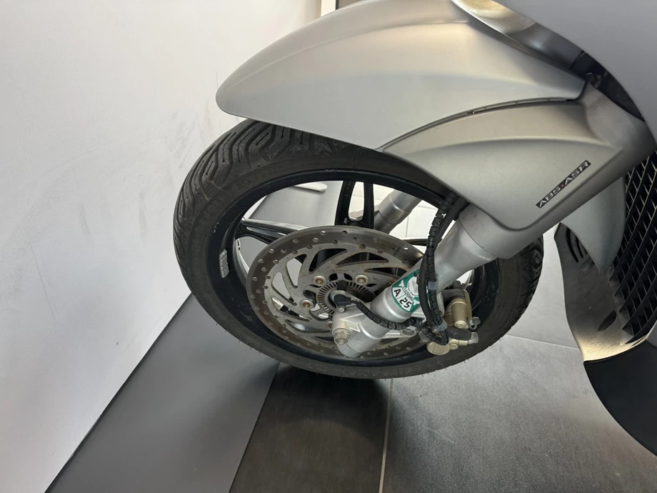 Angebot Piaggio Beverly 350ie Sport Touring Bild 5: Angebot Piaggio Beverly 350ie Sport Touring