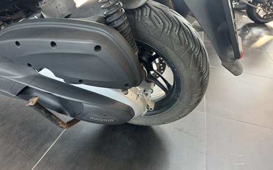 Gebrauchtmotorrad Piaggio Beverly 350ie Sport Touring - Bild 6 Gebrauchtmotorrad Piaggio Beverly 350ie Sport Touring - Bild 6