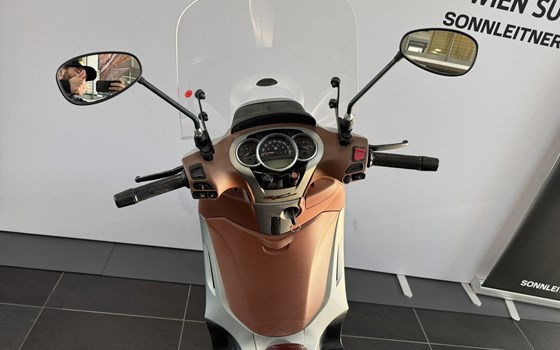 Gebrauchtmotorrad Piaggio Beverly 350ie Sport Touring - Bild 7 Gebrauchtmotorrad Piaggio Beverly 350ie Sport Touring - Bild 7