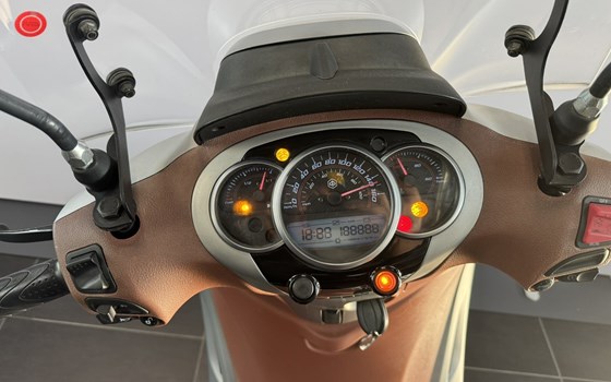 Gebrauchtmotorrad Piaggio Beverly 350ie Sport Touring - Bild 8 Gebrauchtmotorrad Piaggio Beverly 350ie Sport Touring - Bild 8
