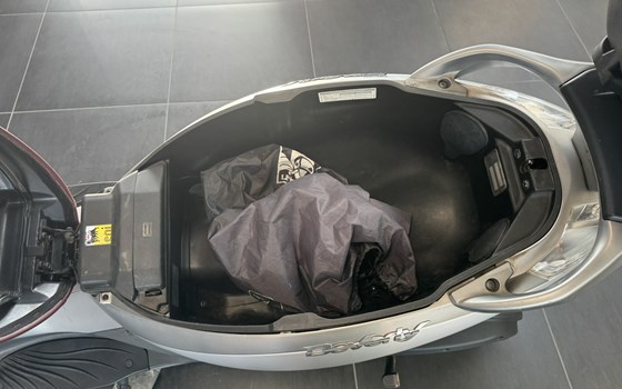 Gebrauchtmotorrad Piaggio Beverly 350ie Sport Touring - Bild 9