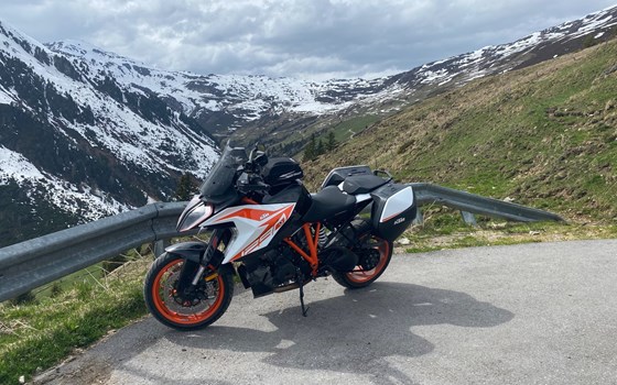 Gebrauchtmotorrad KTM 1290 Super Duke GT - Bild 1 Gebrauchtmotorrad KTM 1290 Super Duke GT - Bild 1