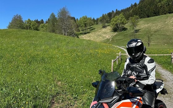 Gebrauchtmotorrad KTM 1290 Super Duke GT - Bild 3 Gebrauchtmotorrad KTM 1290 Super Duke GT - Bild 3